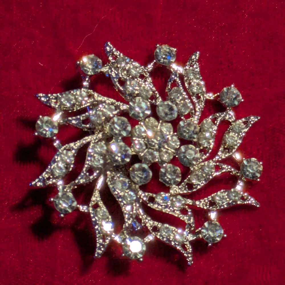 Vintage/ Jewelry/ Silver Tone and Clear Rhinestone Brooch